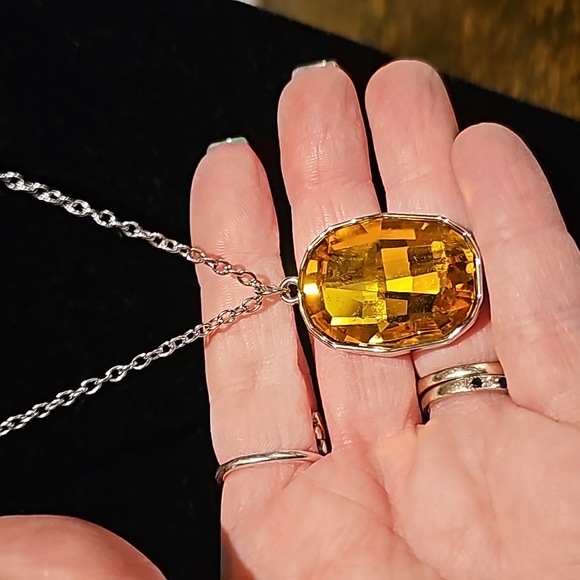 Paparazzi necklace, 2 pairs of earrings & 2 bracelets - Picture 4 of 11